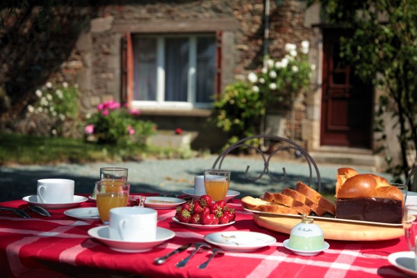 Petit déjeuner aux chambres d'hotes du logis du roulin