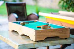 Gîte avec jeux en bois pour les efants