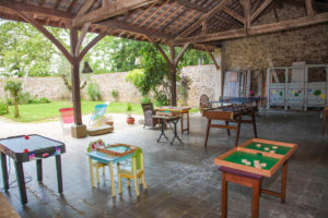 Jeux sous abri pour les enfants