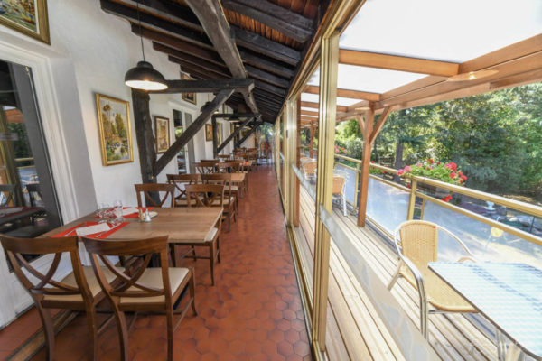 Salle extérieur restaurant puy du fou